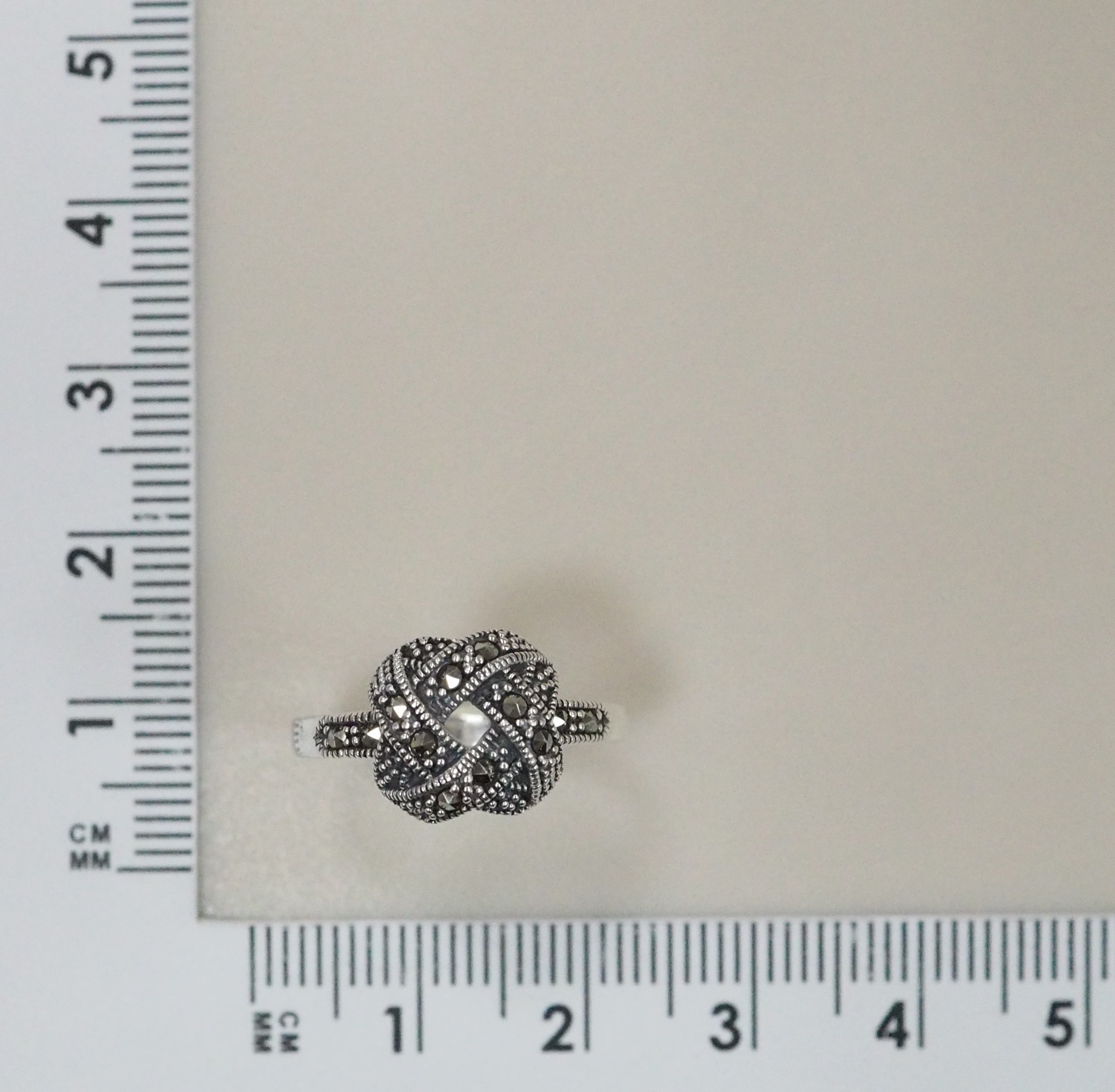 Серебряное кольцо с марказитами